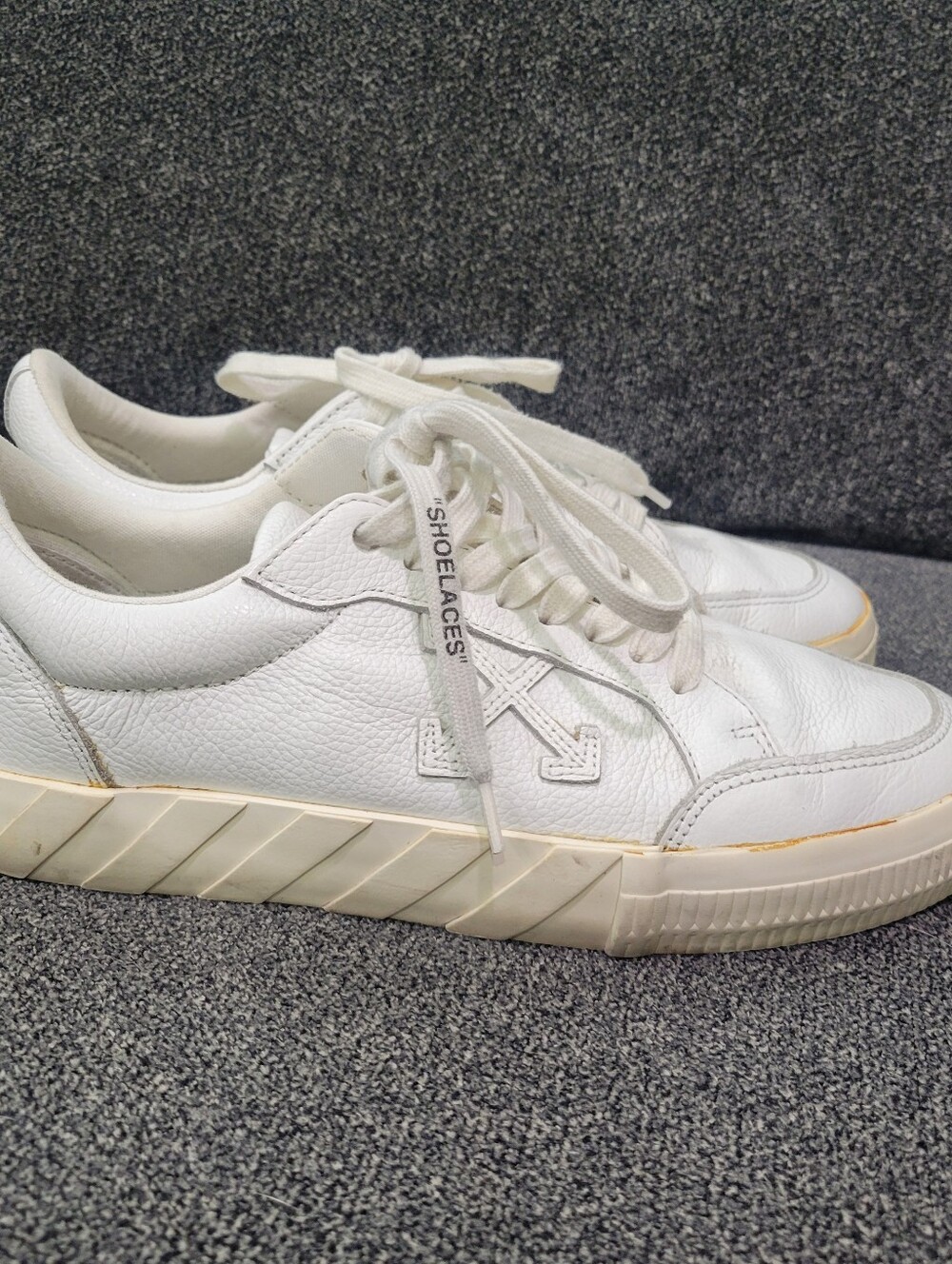 Off-White Low Vulcanized White Leather Arrow Sneakers EU Size 41